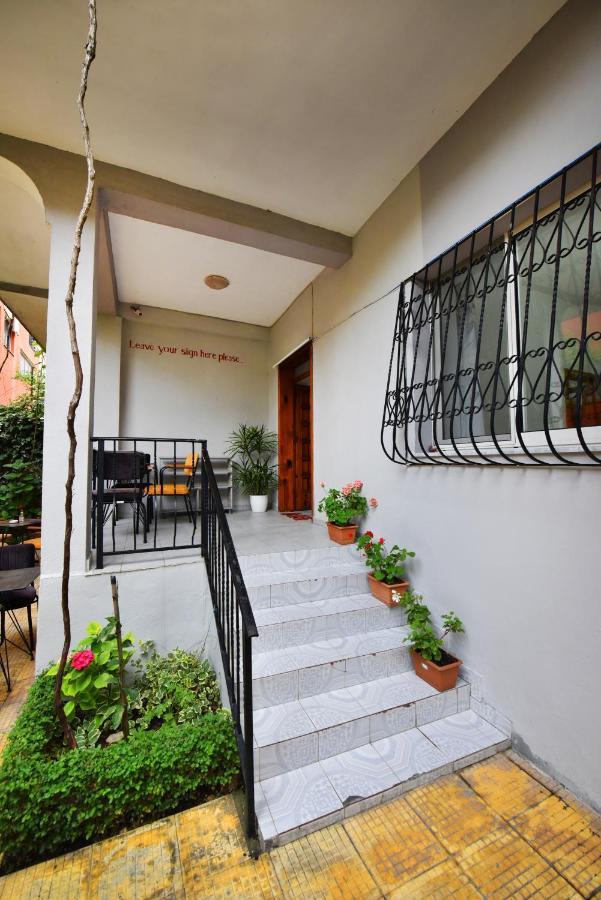 12 B&B Shkodër Esterno foto