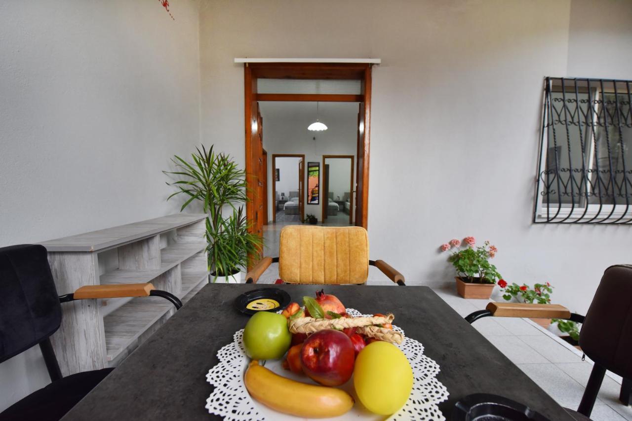 12 B&B Shkodër Esterno foto