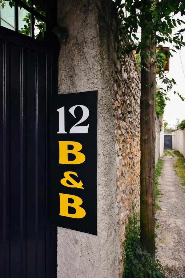 12 B&B Shkodër Esterno foto