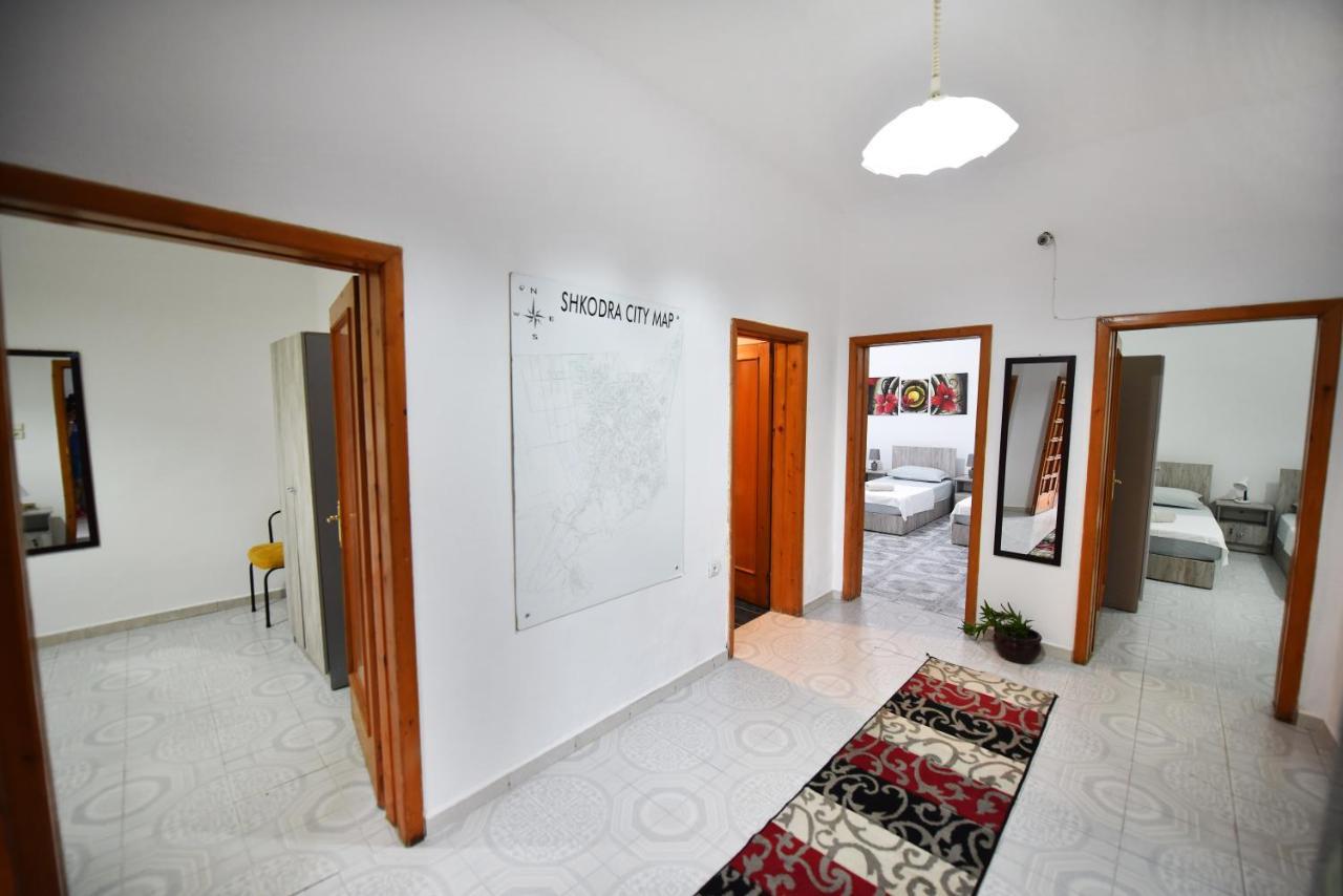 12 B&B Shkodër Esterno foto